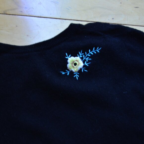 Embroidery Wool Sweater for Girls XL L - Picture 9 of 10